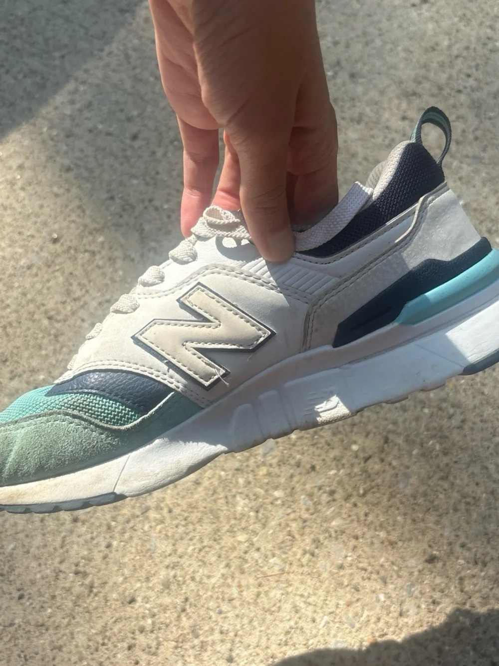 New Balance Women’s 997H Sneakers Size 7